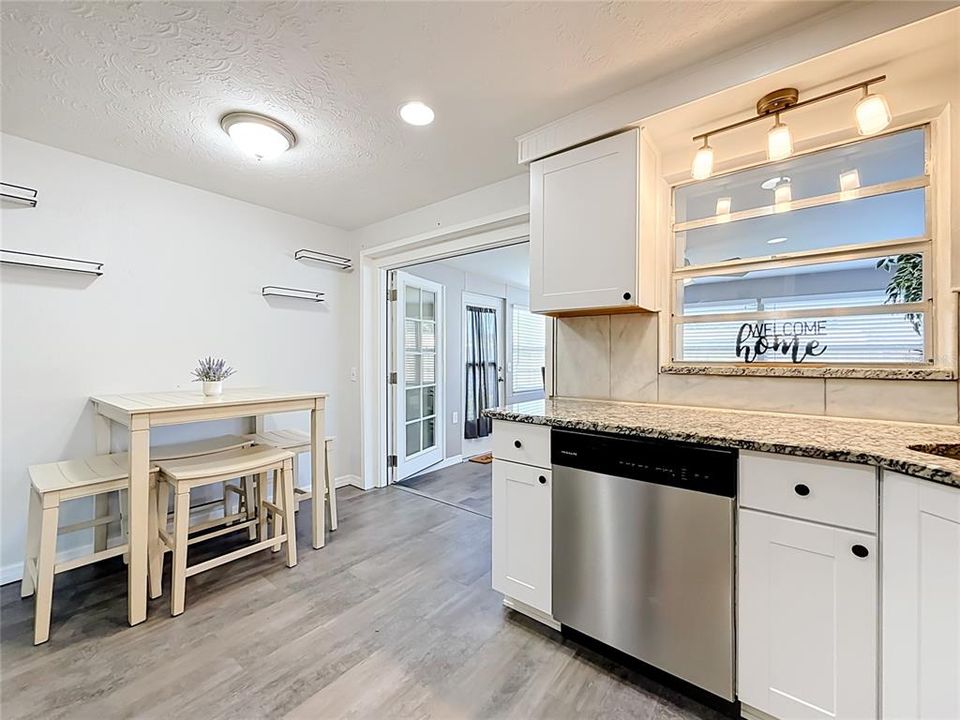 For Sale: $235,000 (2 beds, 1 baths, 984 Square Feet)