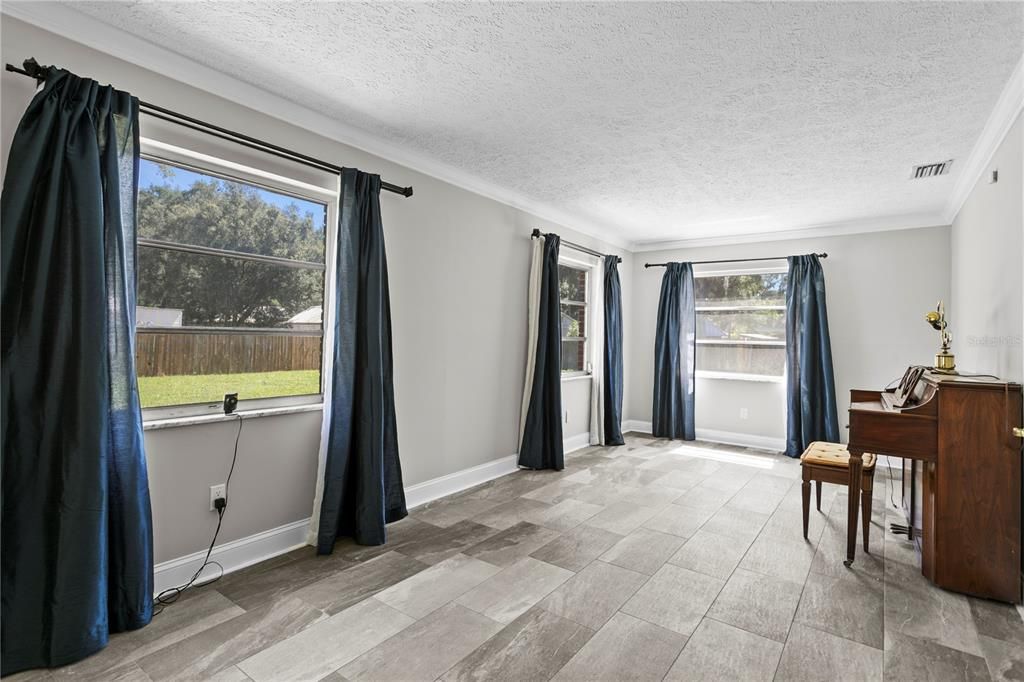 В аренду: $2,800 (3 спален, 2 ванн, 1704 Квадратных фут)