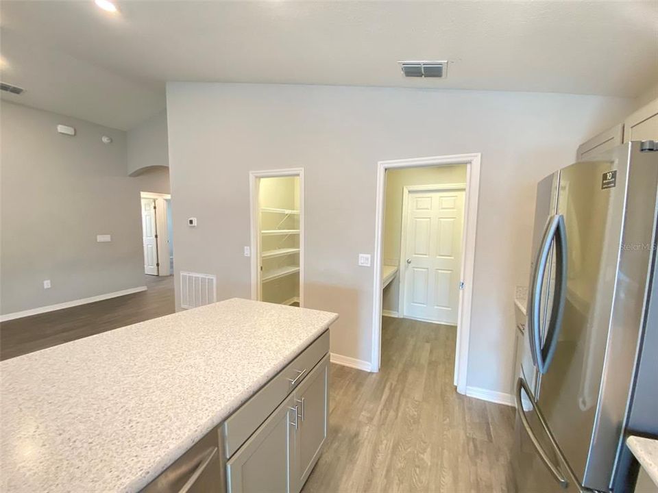 В аренду: $2,295 (4 спален, 2 ванн, 1698 Квадратных фут)