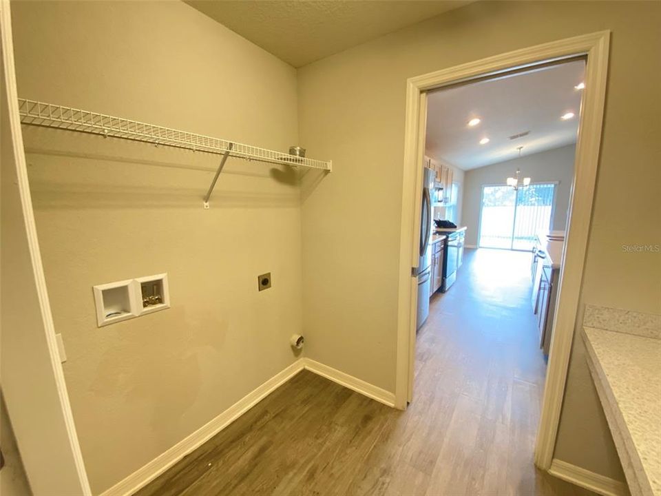 В аренду: $2,295 (4 спален, 2 ванн, 1698 Квадратных фут)