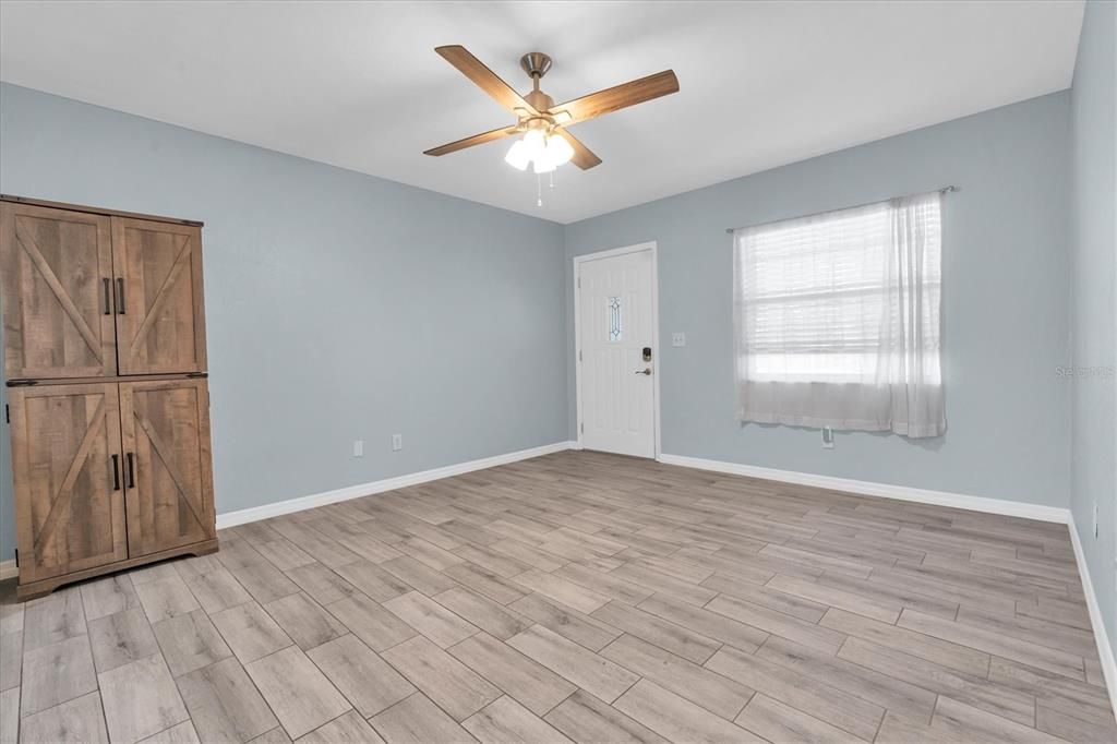 For Sale: $425,000 (3 beds, 2 baths, 1530 Square Feet)