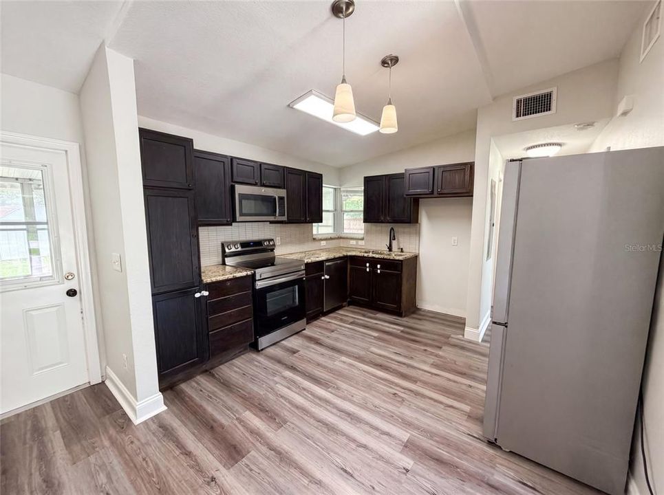 For Sale: $223,000 (3 beds, 2 baths, 1016 Square Feet)