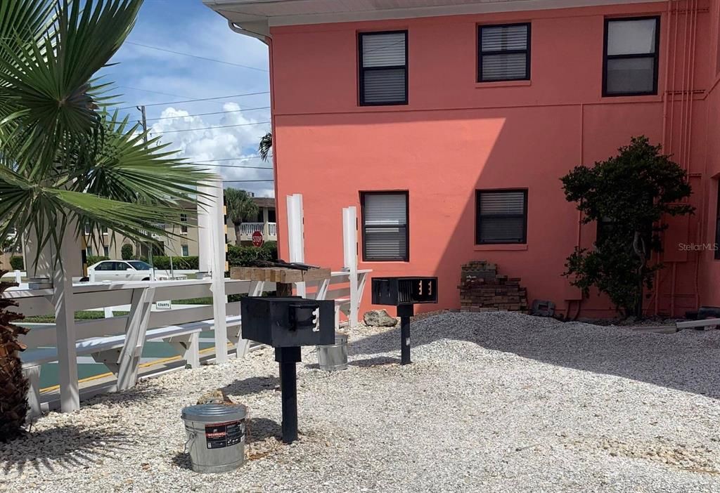 For Sale: $355,000 (1 beds, 1 baths, 420 Square Feet)