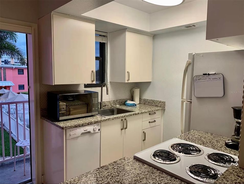 For Sale: $355,000 (1 beds, 1 baths, 420 Square Feet)