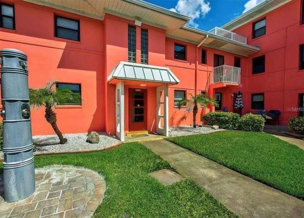For Sale: $355,000 (1 beds, 1 baths, 420 Square Feet)