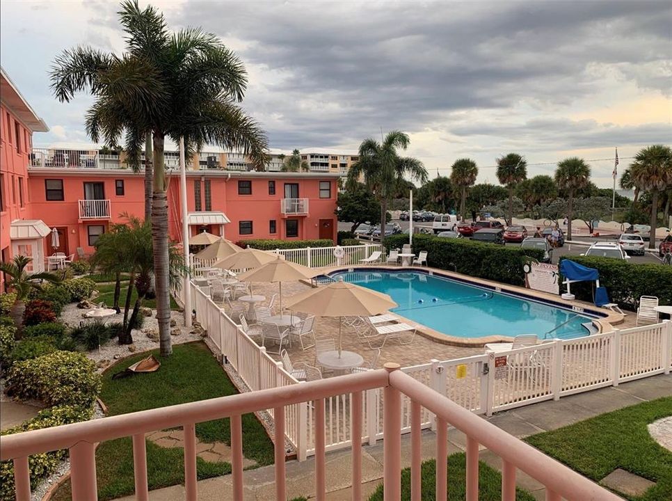 For Sale: $355,000 (1 beds, 1 baths, 420 Square Feet)