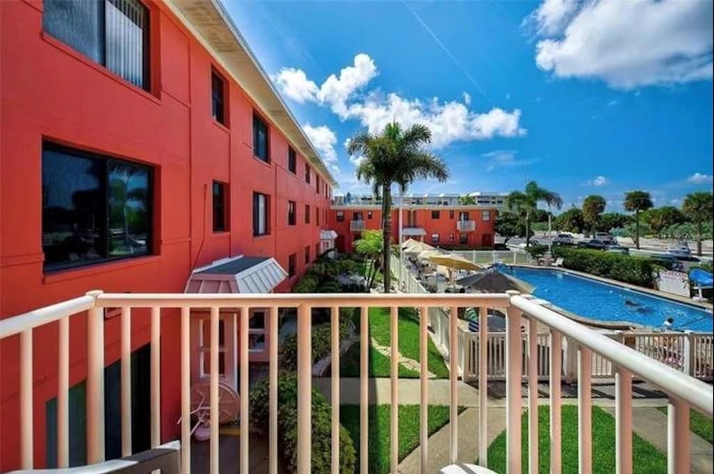 For Sale: $355,000 (1 beds, 1 baths, 420 Square Feet)