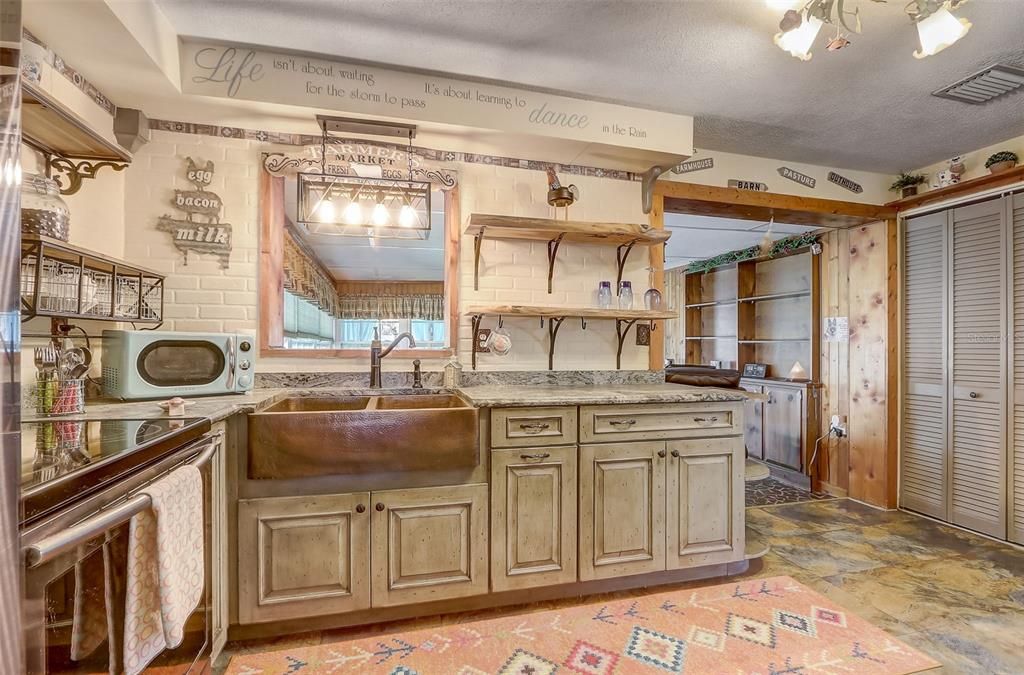 На продажу: $320,000 (2 спален, 2 ванн, 1000 Квадратных фут)