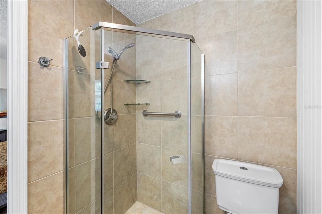 На продажу: $175,000 (2 спален, 2 ванн, 985 Квадратных фут)