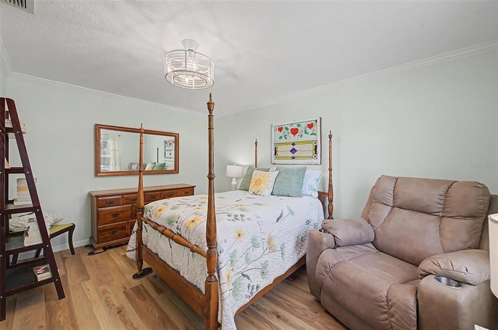На продажу: $299,900 (2 спален, 2 ванн, 1311 Квадратных фут)