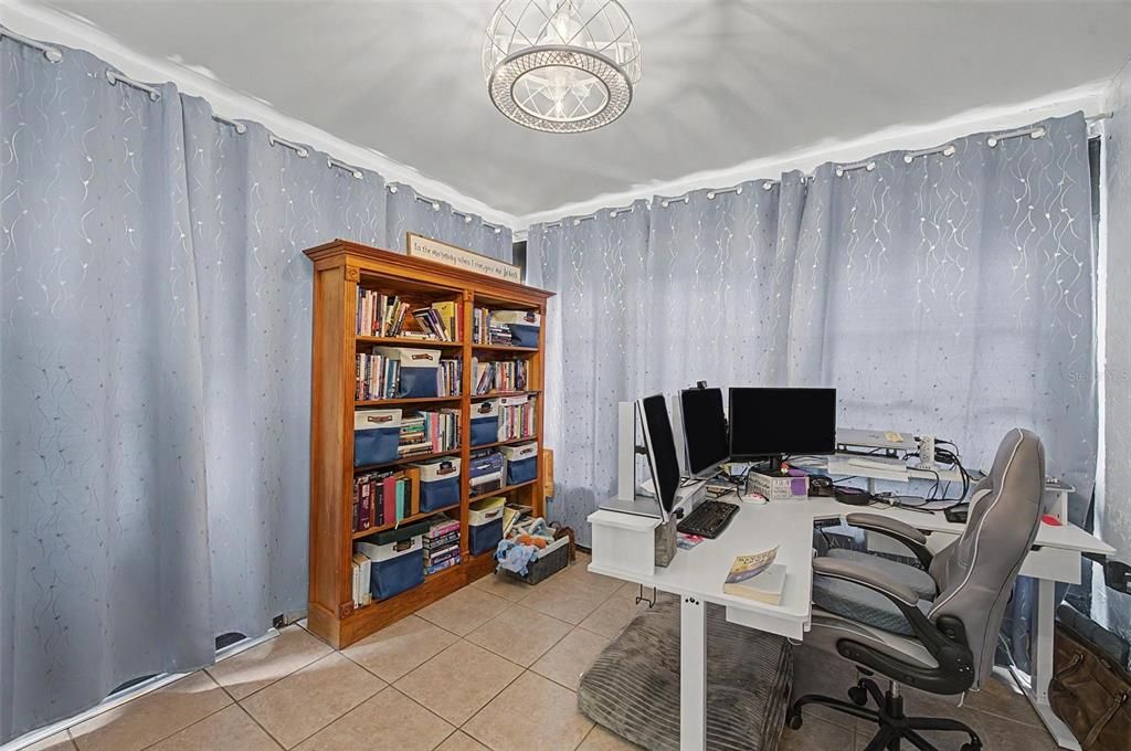 На продажу: $299,900 (2 спален, 2 ванн, 1311 Квадратных фут)