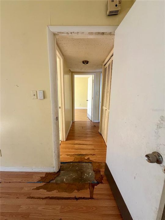 На продажу: $99,900 (2 спален, 2 ванн, 1003 Квадратных фут)