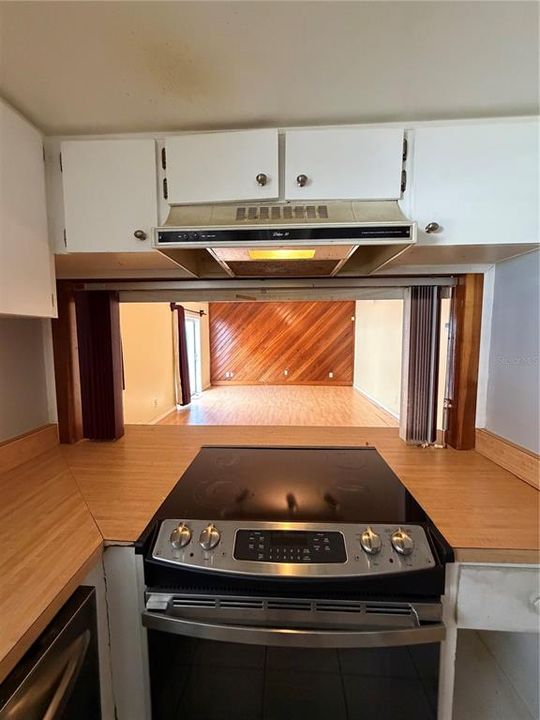 На продажу: $99,900 (2 спален, 2 ванн, 1003 Квадратных фут)