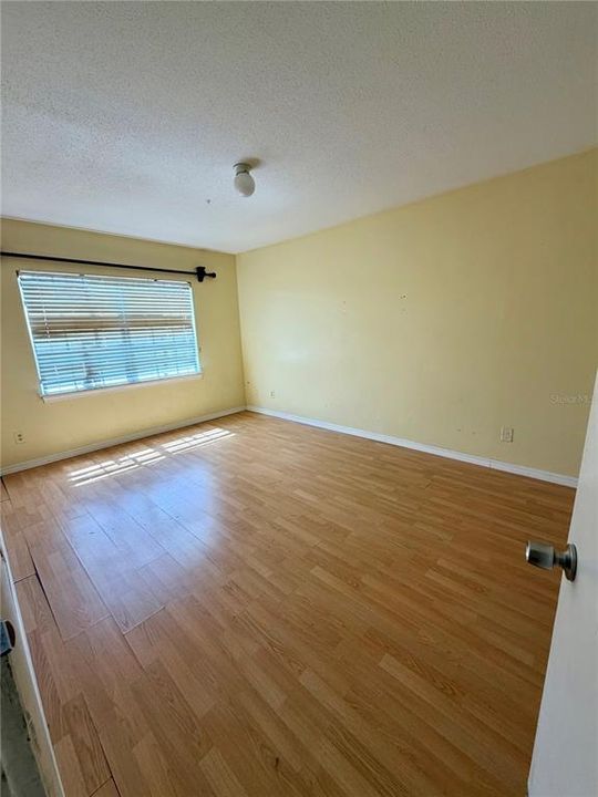 На продажу: $99,900 (2 спален, 2 ванн, 1003 Квадратных фут)