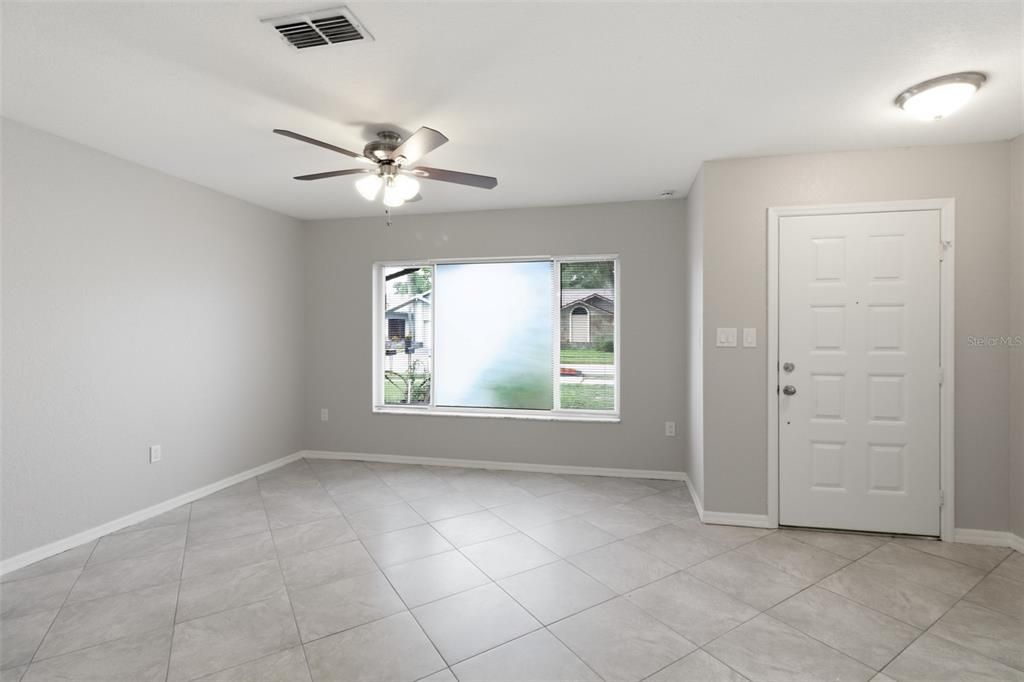For Sale: $350,000 (3 beds, 2 baths, 1701 Square Feet)