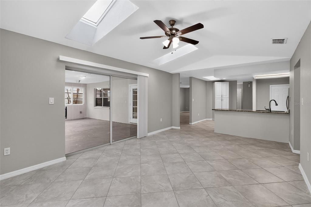 For Sale: $350,000 (3 beds, 2 baths, 1701 Square Feet)