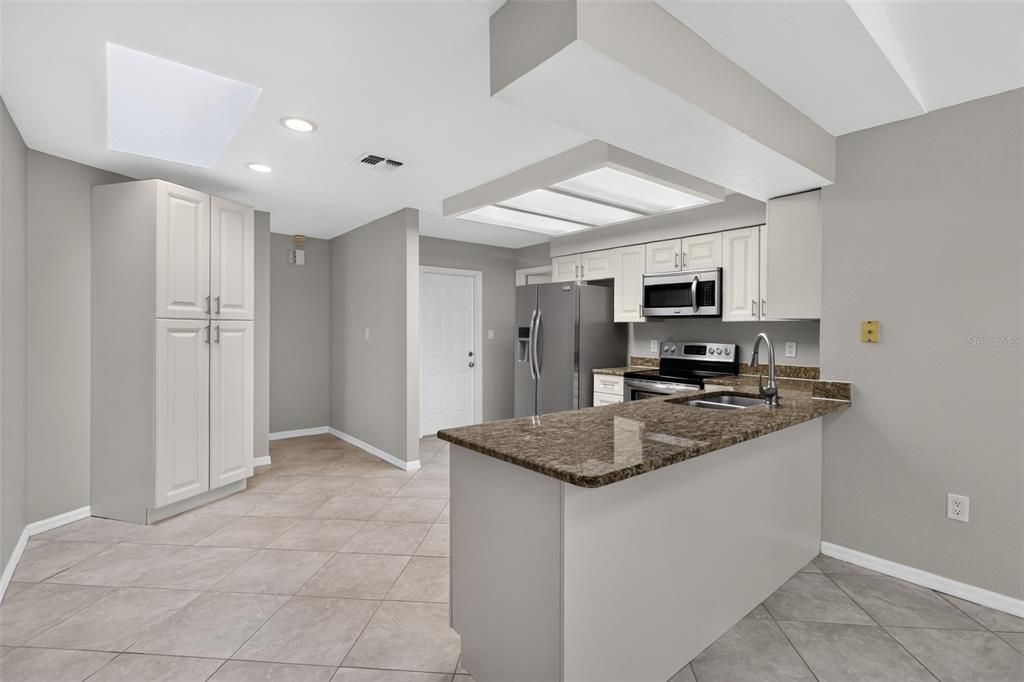 For Sale: $350,000 (3 beds, 2 baths, 1701 Square Feet)