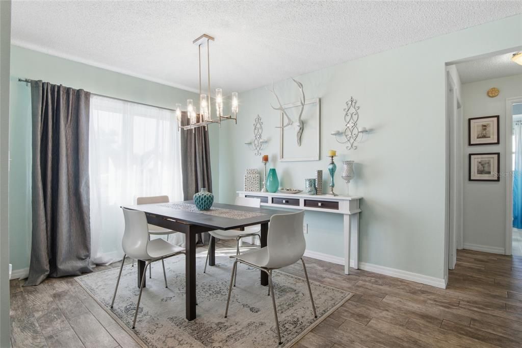 Под контрактом: $287,900 (2 спален, 2 ванн, 1084 Квадратных фут)