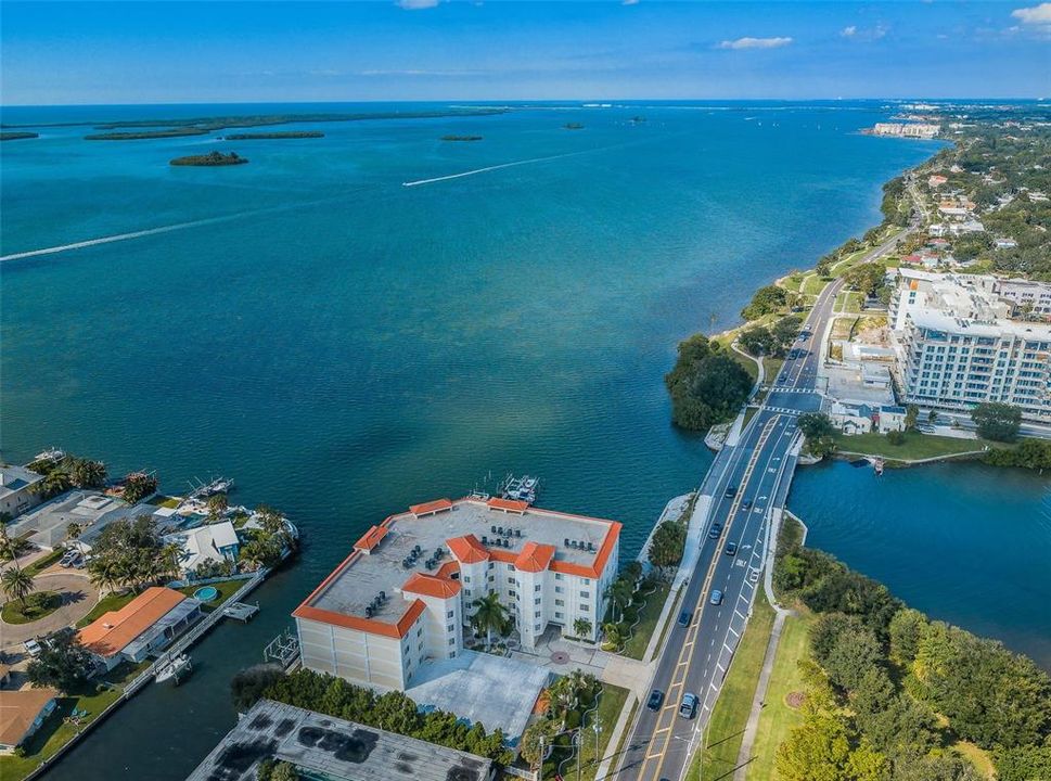 На продажу: $700,000 (2 спален, 2 ванн, 2330 Квадратных фут)