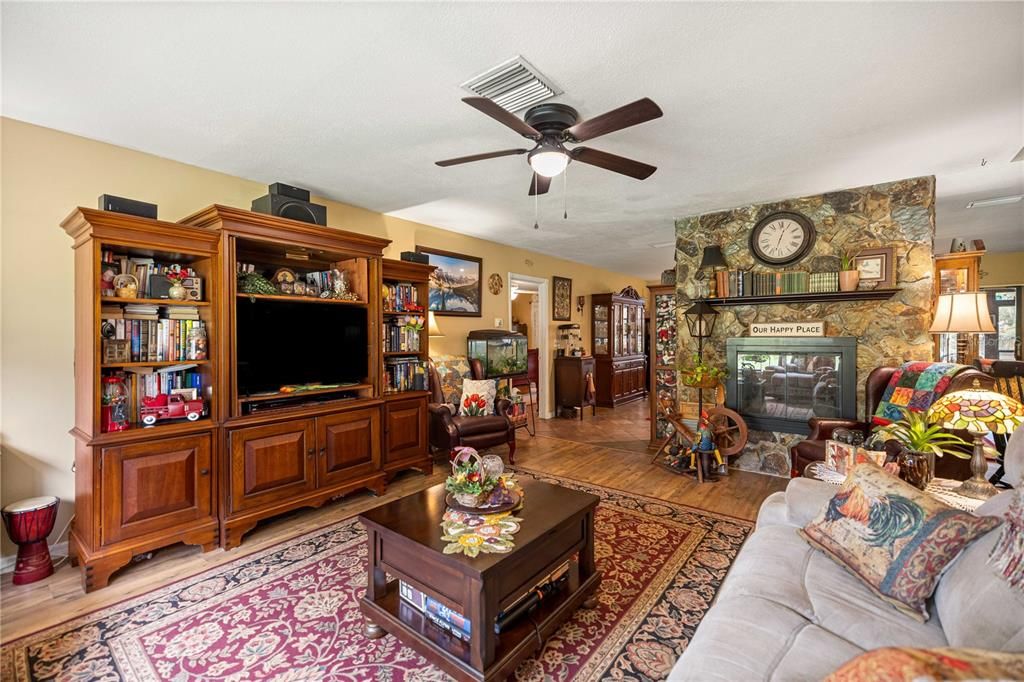 For Sale: $600,000 (3 beds, 2 baths, 2140 Square Feet)