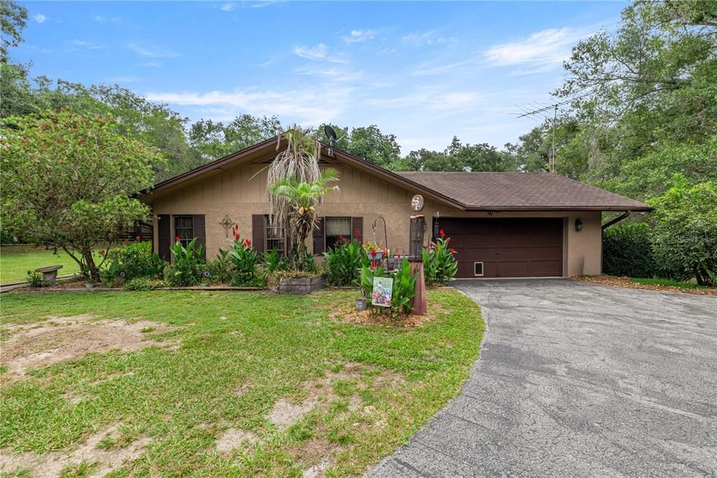 For Sale: $600,000 (3 beds, 2 baths, 2140 Square Feet)