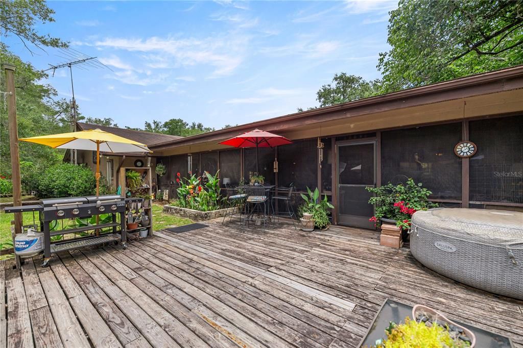For Sale: $600,000 (3 beds, 2 baths, 2140 Square Feet)