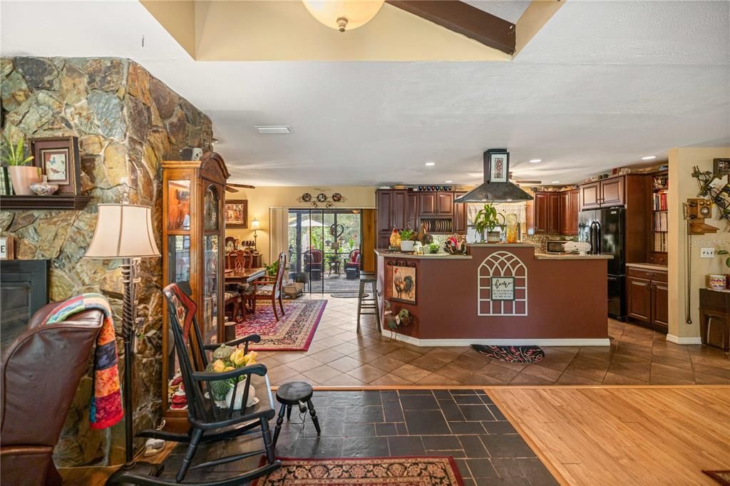 For Sale: $600,000 (3 beds, 2 baths, 2140 Square Feet)