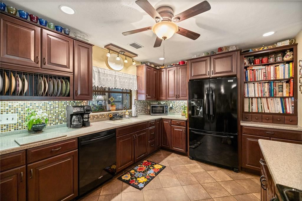 For Sale: $600,000 (3 beds, 2 baths, 2140 Square Feet)
