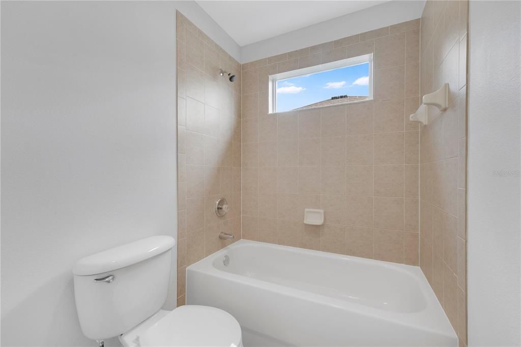 На продажу: $389,900 (3 спален, 2 ванн, 2692 Квадратных фут)