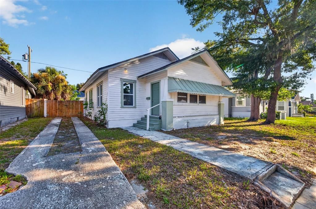 En Venta: $225,000 (2 camas, 2 baños, 976 Pies cuadrados)