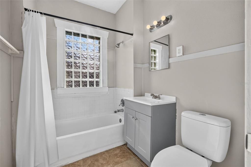 En Venta: $225,000 (2 camas, 2 baños, 976 Pies cuadrados)
