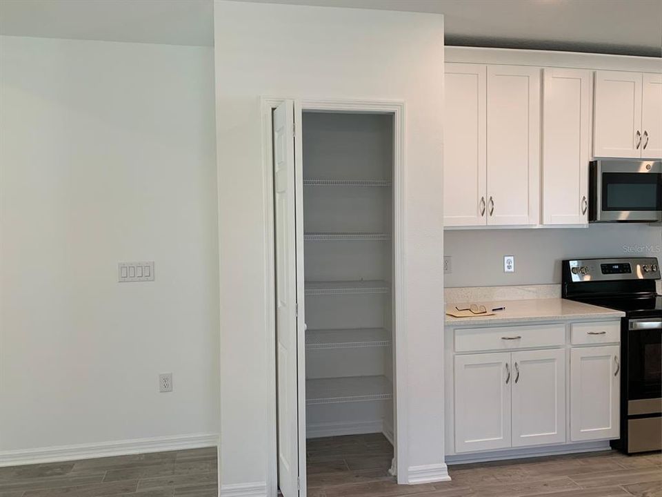 В аренду: $1,895 (3 спален, 2 ванн, 1837 Квадратных фут)