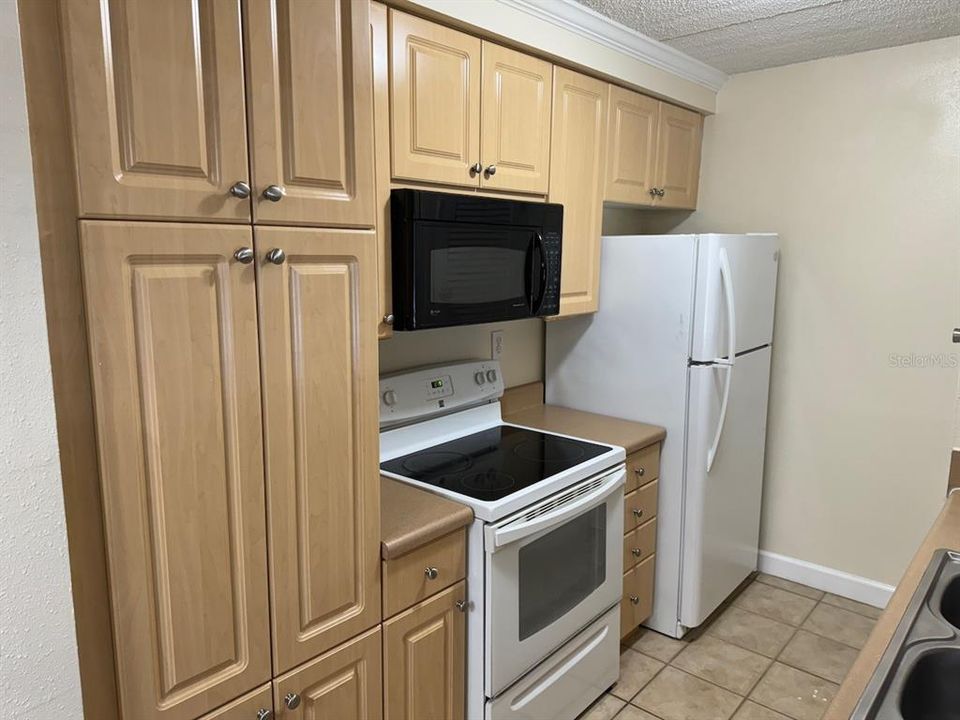В аренду: $1,400 (1 спален, 1 ванн, 776 Квадратных фут)