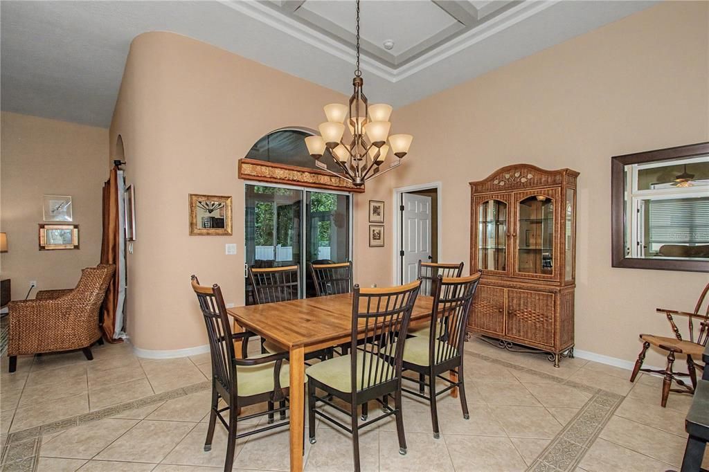 На продажу: $299,900 (2 спален, 2 ванн, 1804 Квадратных фут)