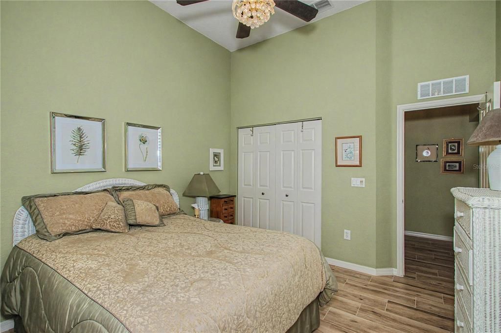 На продажу: $299,900 (2 спален, 2 ванн, 1804 Квадратных фут)