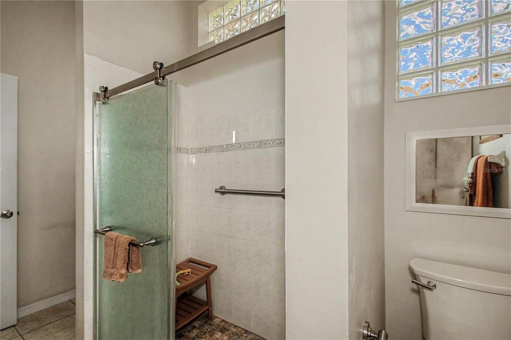 На продажу: $299,900 (2 спален, 2 ванн, 1804 Квадратных фут)