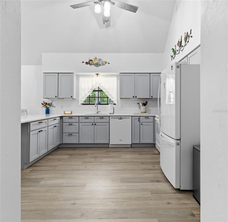 Activo con contrato: $360,000 (4 camas, 2 baños, 1805 Pies cuadrados)