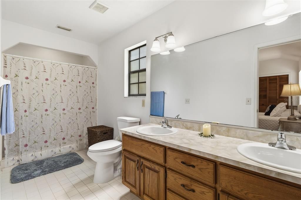 Activo con contrato: $360,000 (4 camas, 2 baños, 1805 Pies cuadrados)