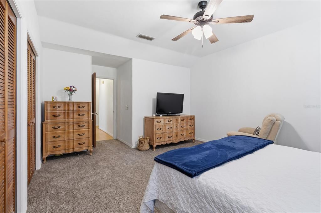 Activo con contrato: $360,000 (4 camas, 2 baños, 1805 Pies cuadrados)