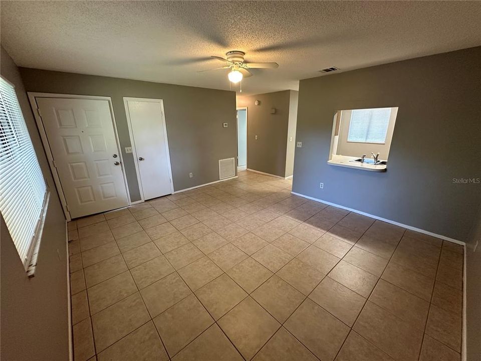 For Rent: $1,295 (2 beds, 1 baths, 800 Square Feet)