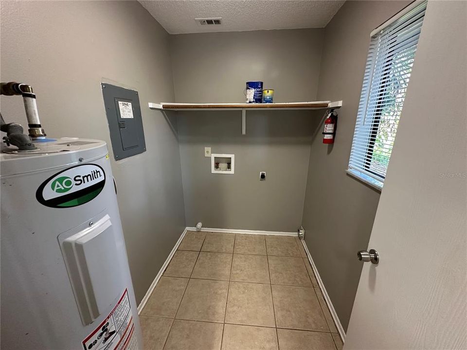 For Rent: $1,295 (2 beds, 1 baths, 800 Square Feet)