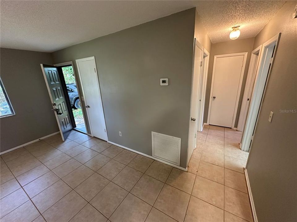 For Rent: $1,295 (2 beds, 1 baths, 800 Square Feet)