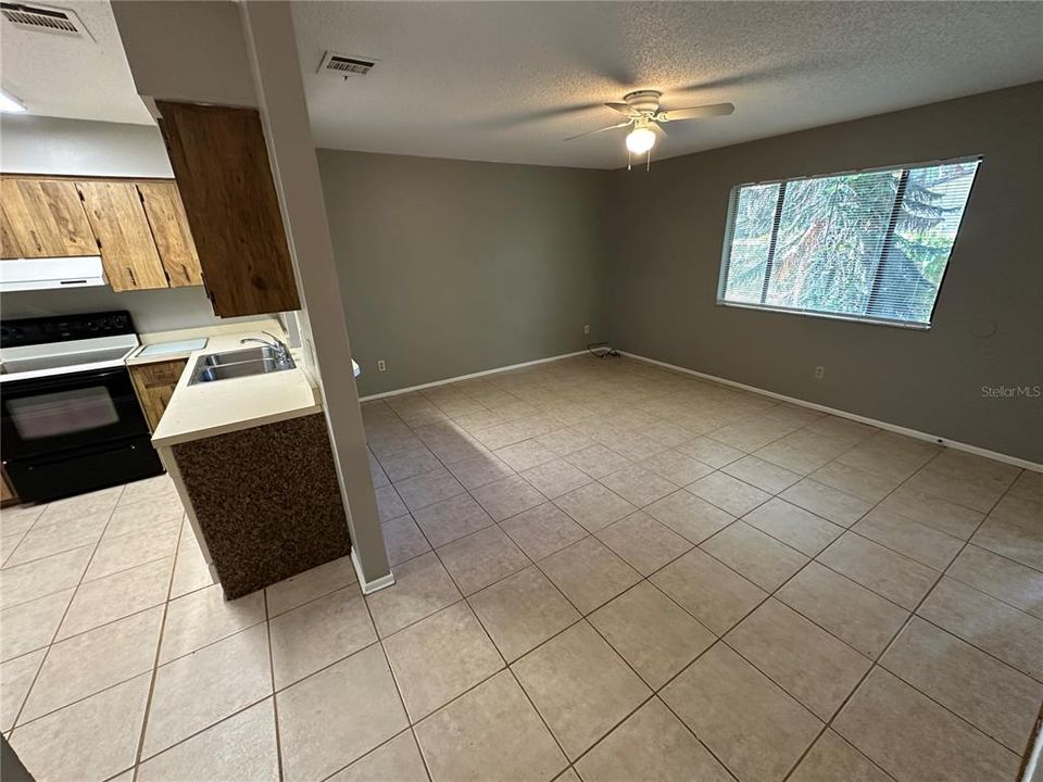 For Rent: $1,295 (2 beds, 1 baths, 800 Square Feet)