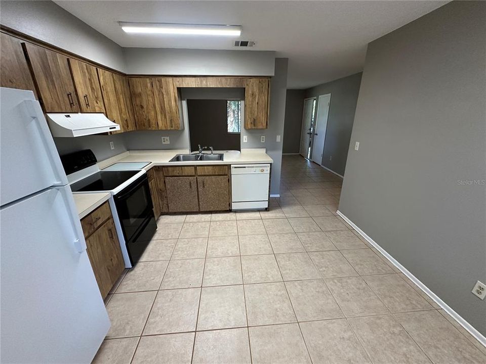 For Rent: $1,295 (2 beds, 1 baths, 800 Square Feet)