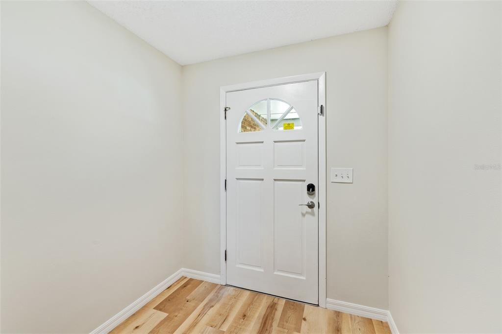 На продажу: $339,900 (3 спален, 2 ванн, 1815 Квадратных фут)