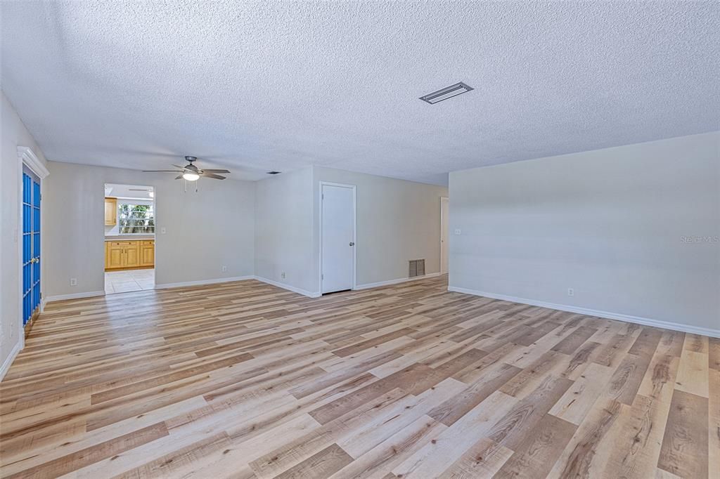На продажу: $339,900 (3 спален, 2 ванн, 1815 Квадратных фут)