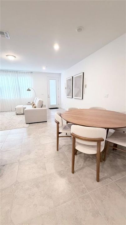 En Renta: $2,600 (4 camas, 3 baños, 1847 Pies cuadrados)