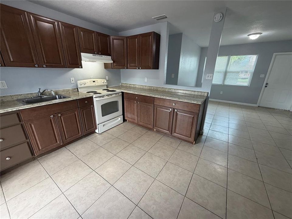 В аренду: $1,480 (3 спален, 1 ванн, 864 Квадратных фут)