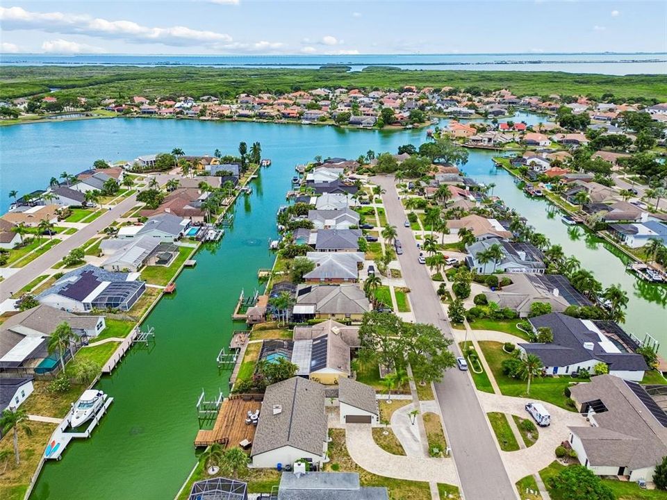 На продажу: $799,900 (3 спален, 2 ванн, 2033 Квадратных фут)