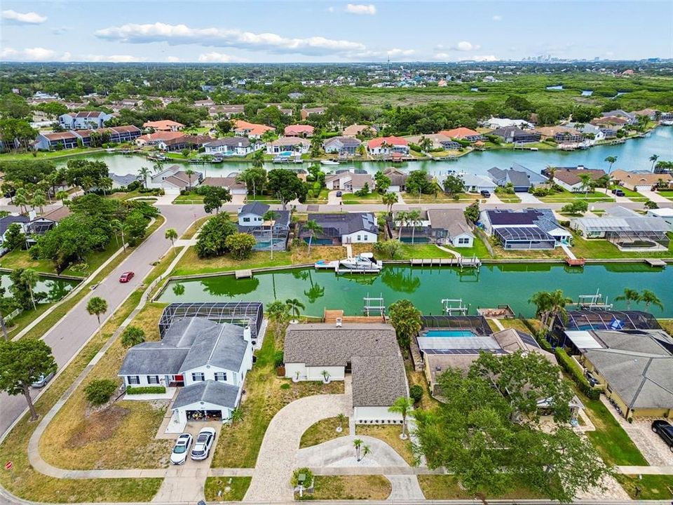 На продажу: $799,900 (3 спален, 2 ванн, 2033 Квадратных фут)